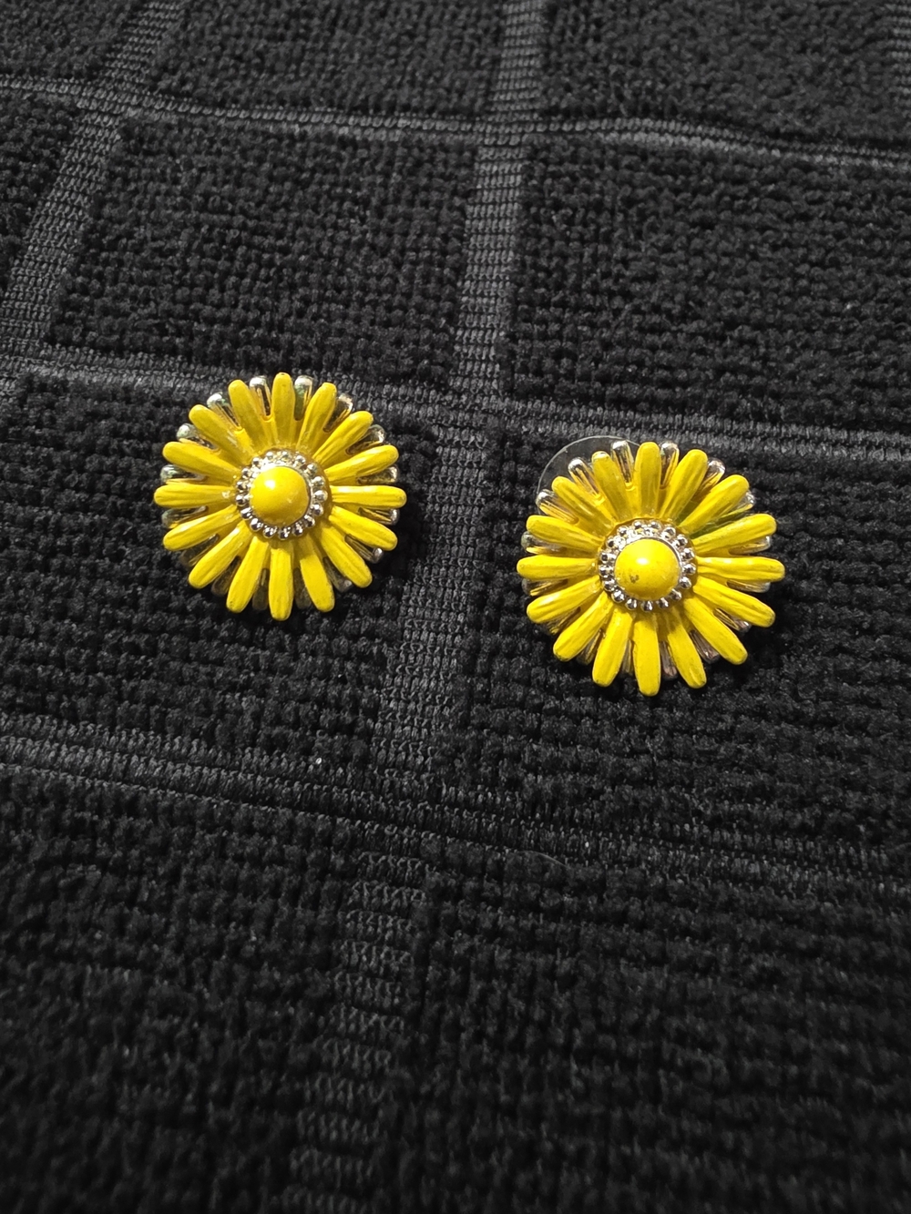 Yellow Daisy Flower Stud Earrings - Women's Jewelry
